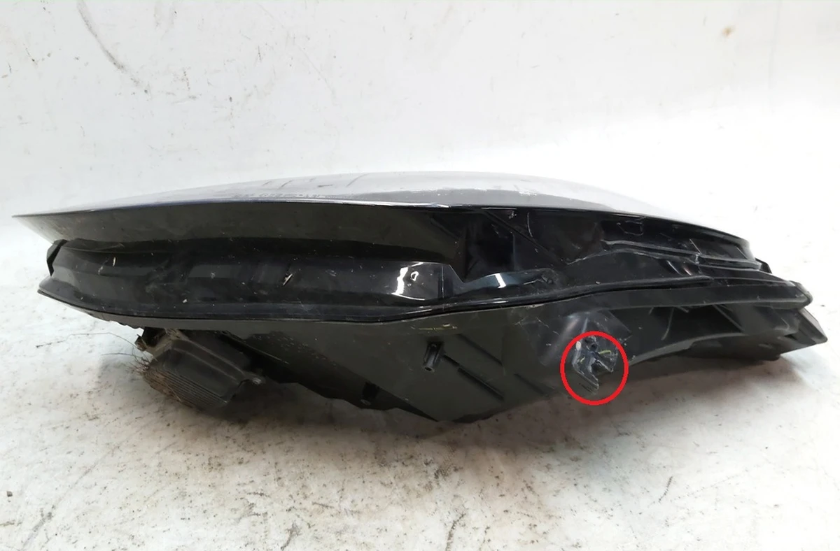 1 Фара головна ліва UP LEVEL GLOBAL (лінза) із пошкодженням Tesla model 3, model Y 1514952-00-E