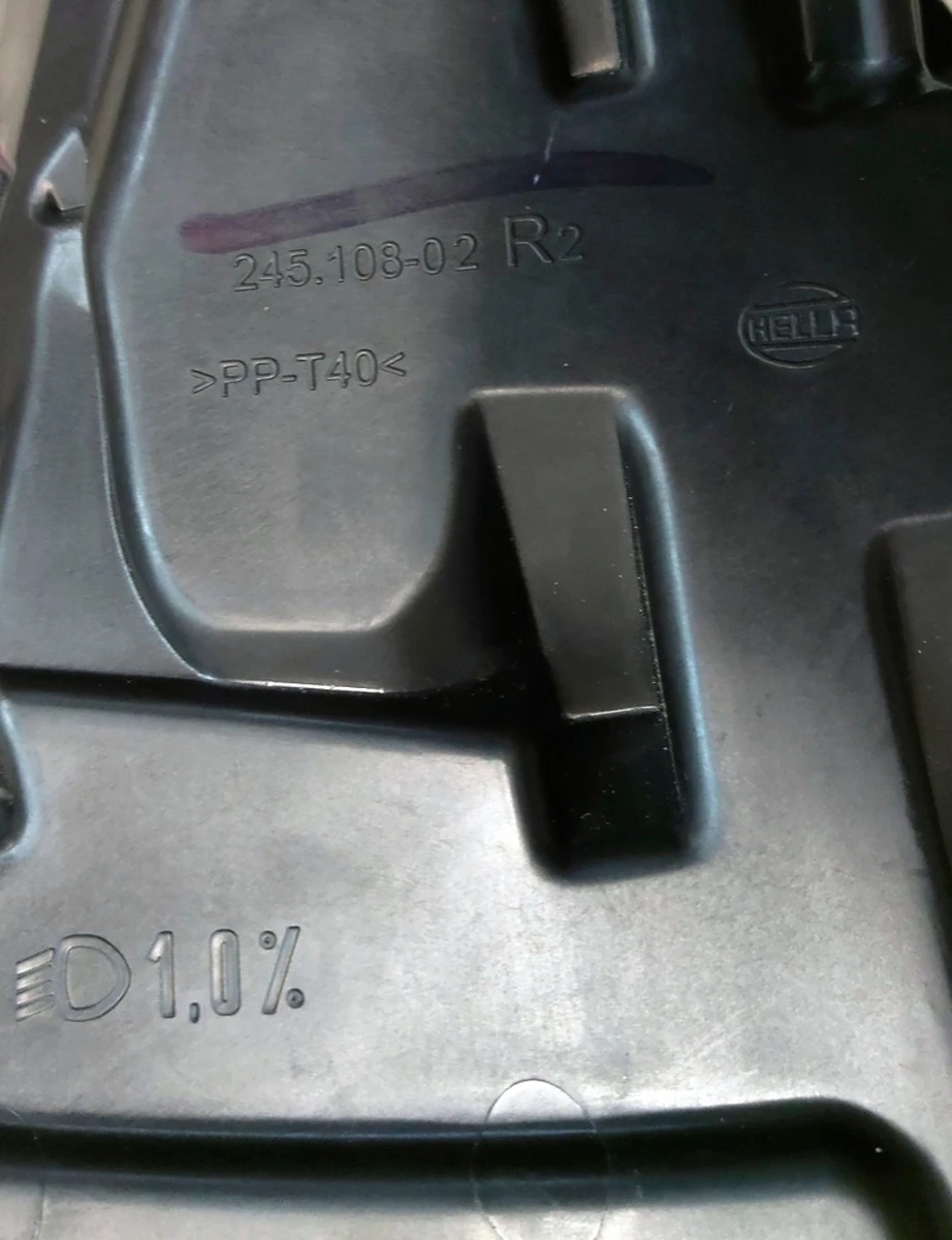 2 HD/LP ASY, SAE UP-LEVEL, RH scratches on the glass, works only turning Tesla Model 3, Model Y 1514953-00-C