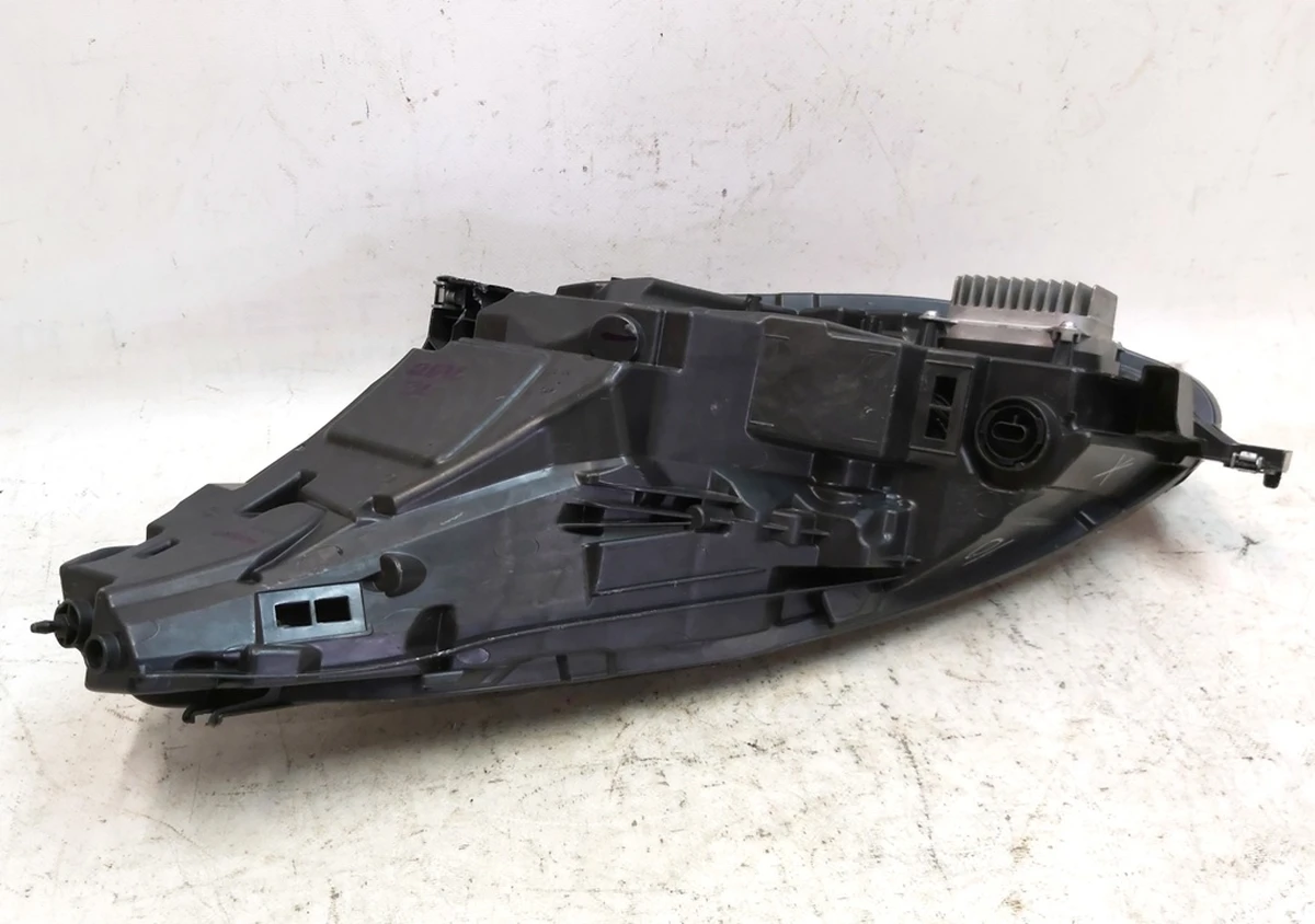 2 Фара главная правая UP LEVEL (USA) с повреждением, не работает Tesla Model 3, Model Y 1514953-00-C