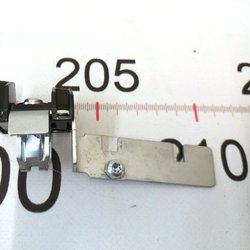 Кронштейн гачка гардеробного з підсвічуванням правий R02 Tesla Model Y 1515339-92-A