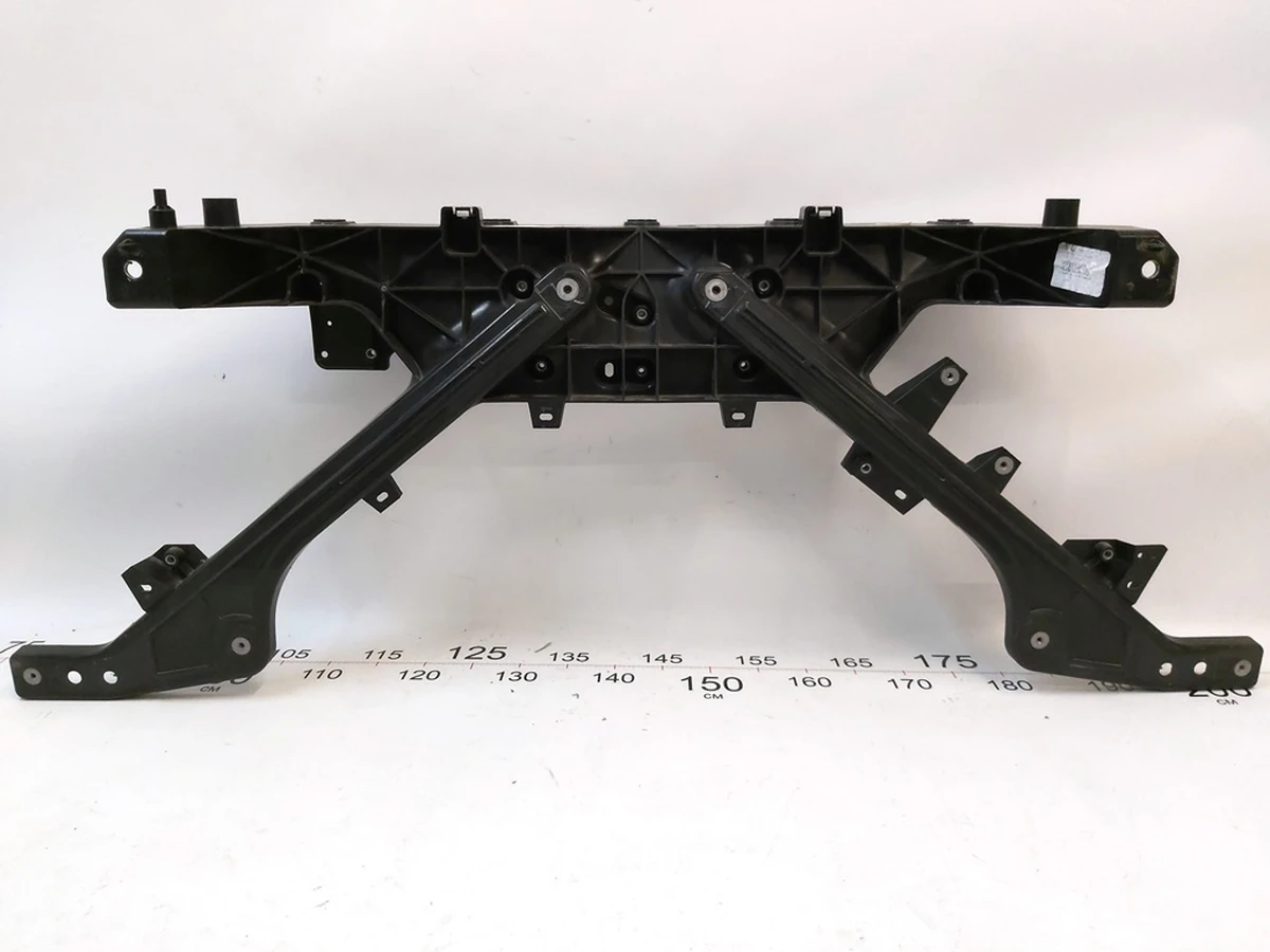 1 Панель радіаторів пластик Tesla Model Y 1495245-00-C