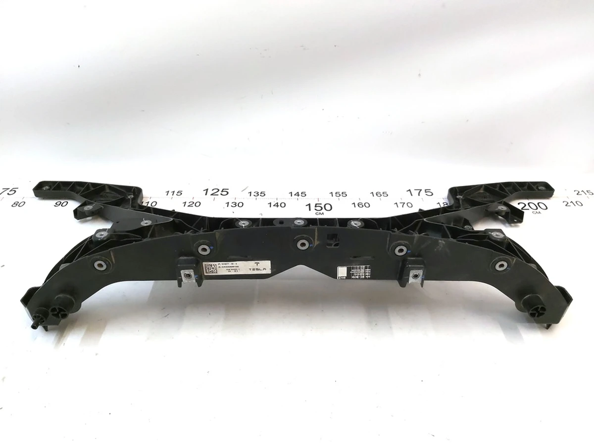 1 Панель радіаторів пластик Tesla Model Y 1495245-00-C