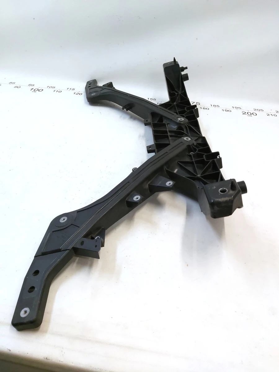 1 Панель радіаторів пластик Tesla Model Y 1495245-00-C