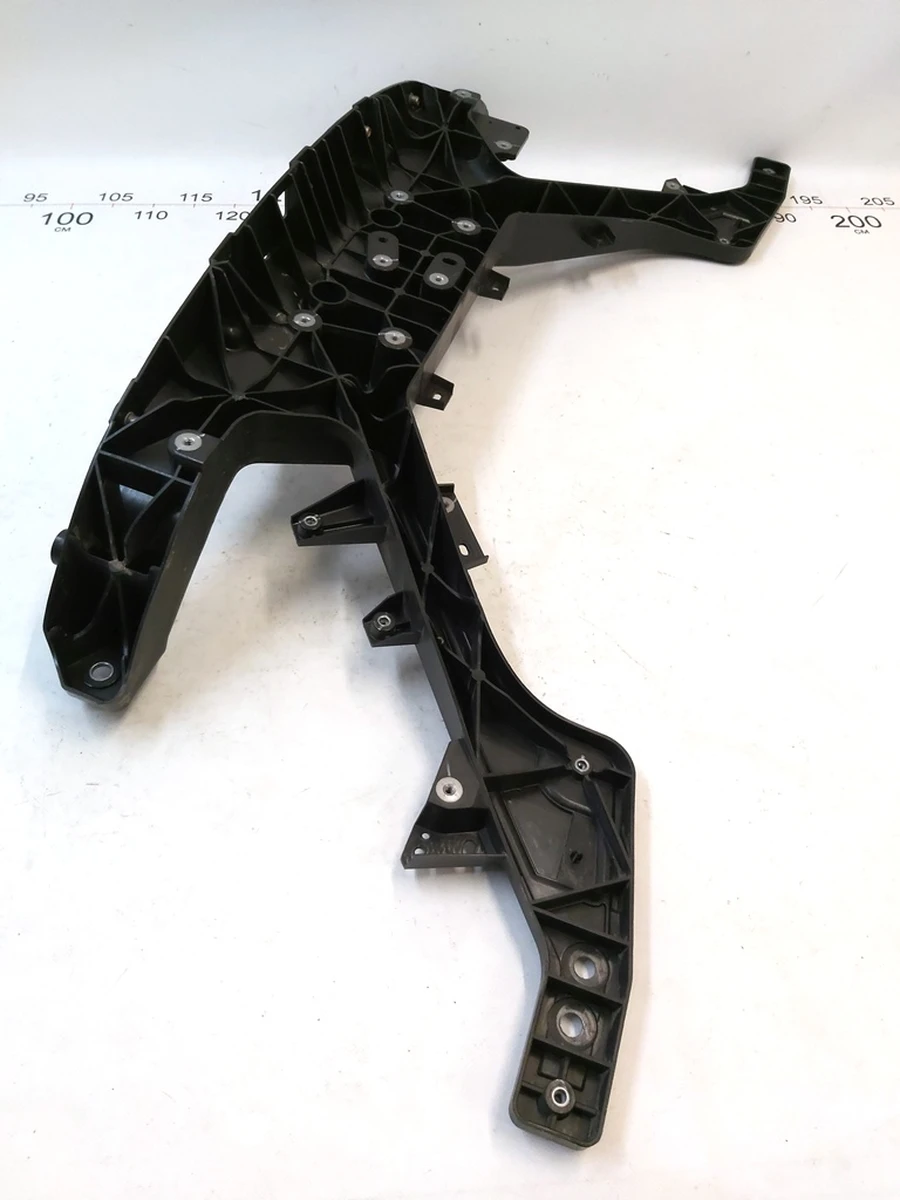 1 Панель радіаторів пластик Tesla Model Y 1495245-00-C