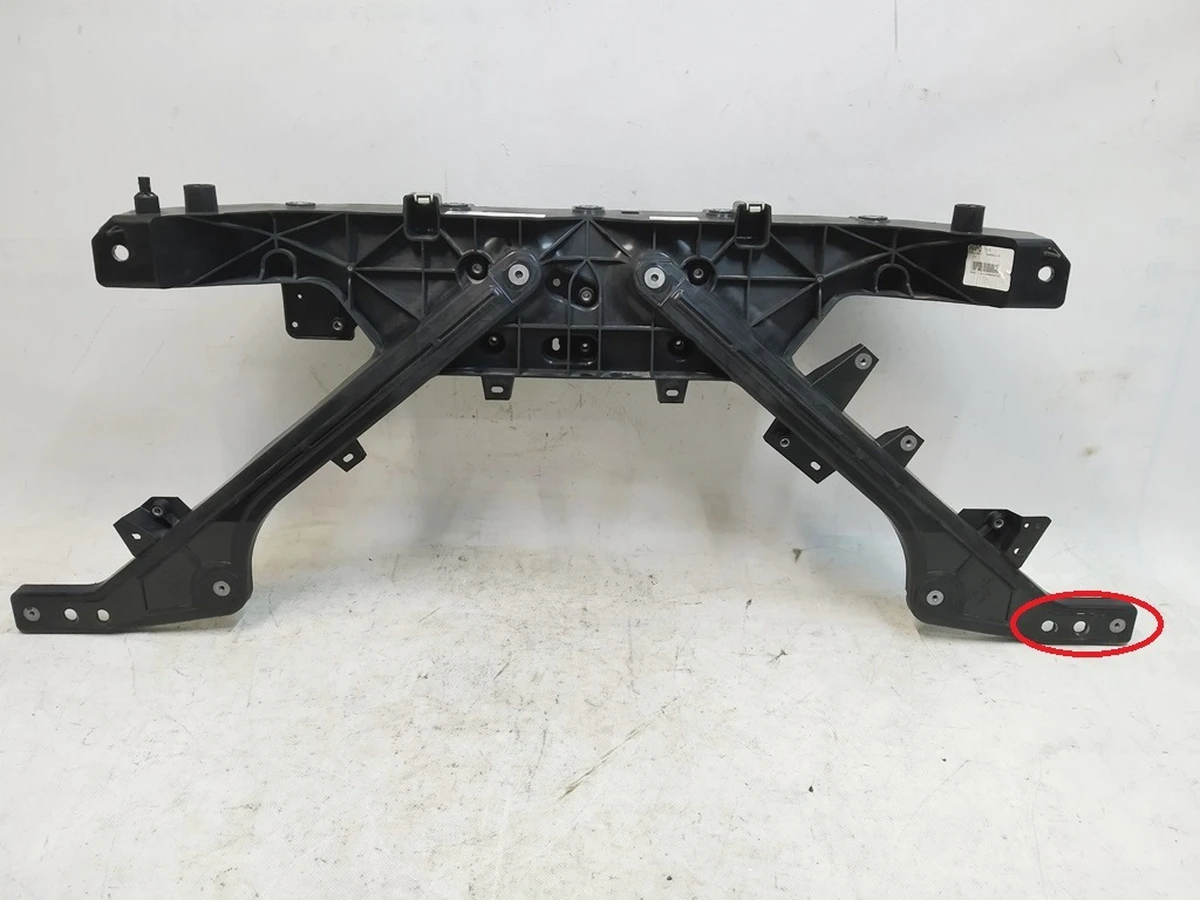 Панель радиаторов пластик (повреждение) Tesla model Y 1495245-00-C