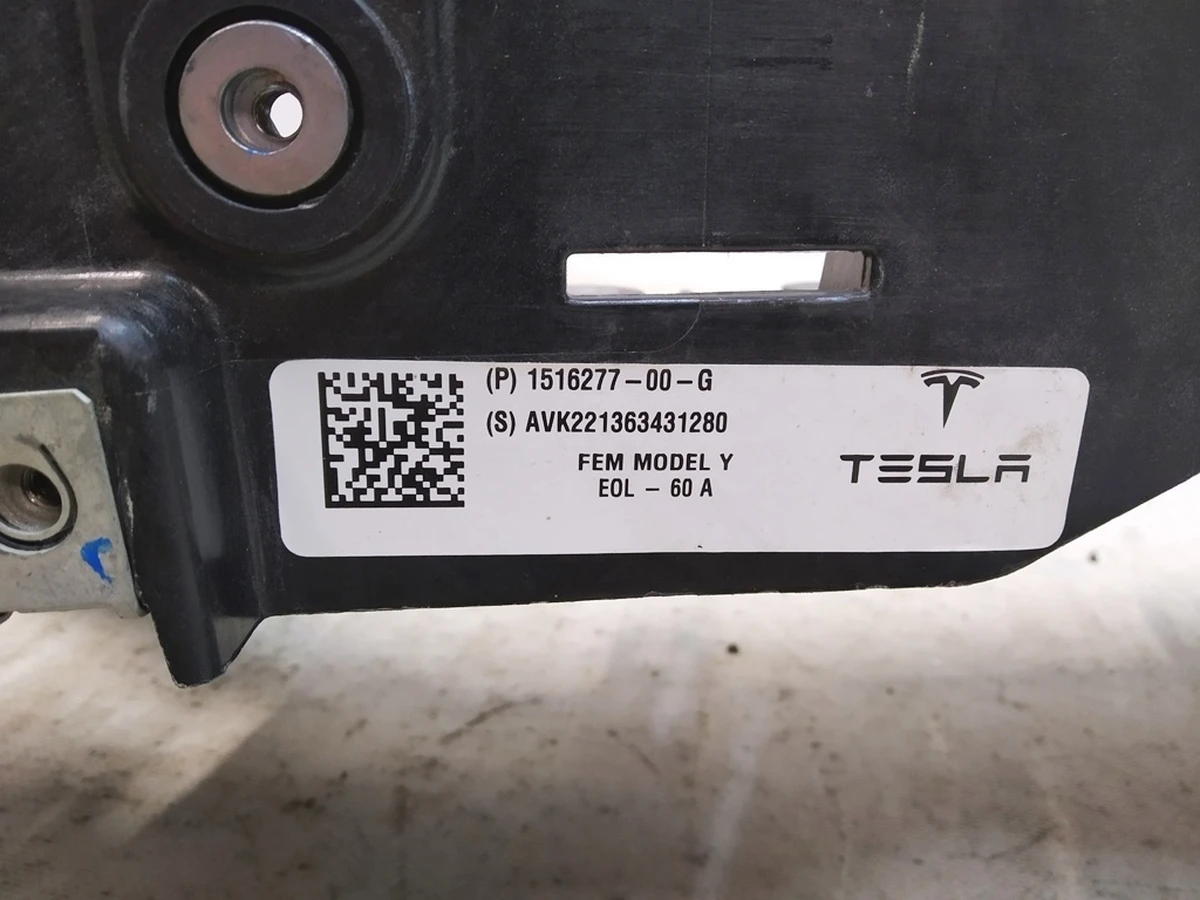 Панель радиаторов пластик (повреждение) Tesla model Y 1495245-00-C