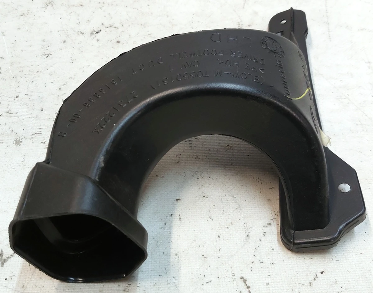 7 Воздуховод обдува ног водителя Tesla model Y 1516857-00-B