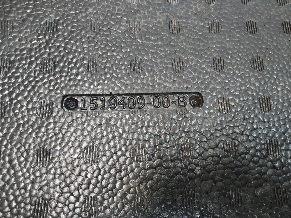 Наполнитель пенный дна бокса багажника (повреждение) Tesla model Y 1519409-00-A