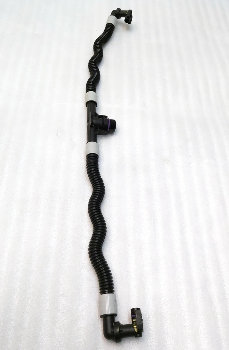 Патрубок системи охолодження основної батареї Tesla model 3, model Y 1521567-00-A