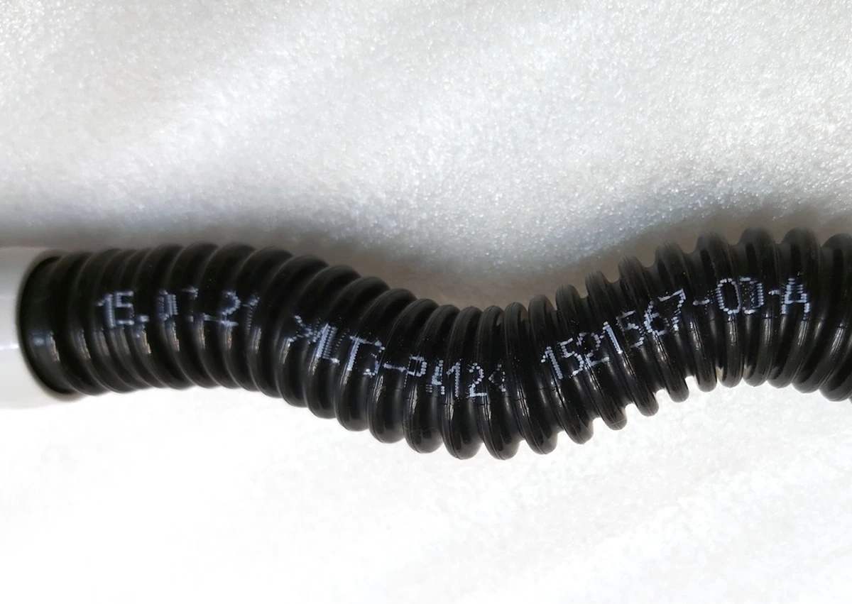 Патрубок системи охолодження основної батареї Tesla model 3, model Y 1521567-00-A