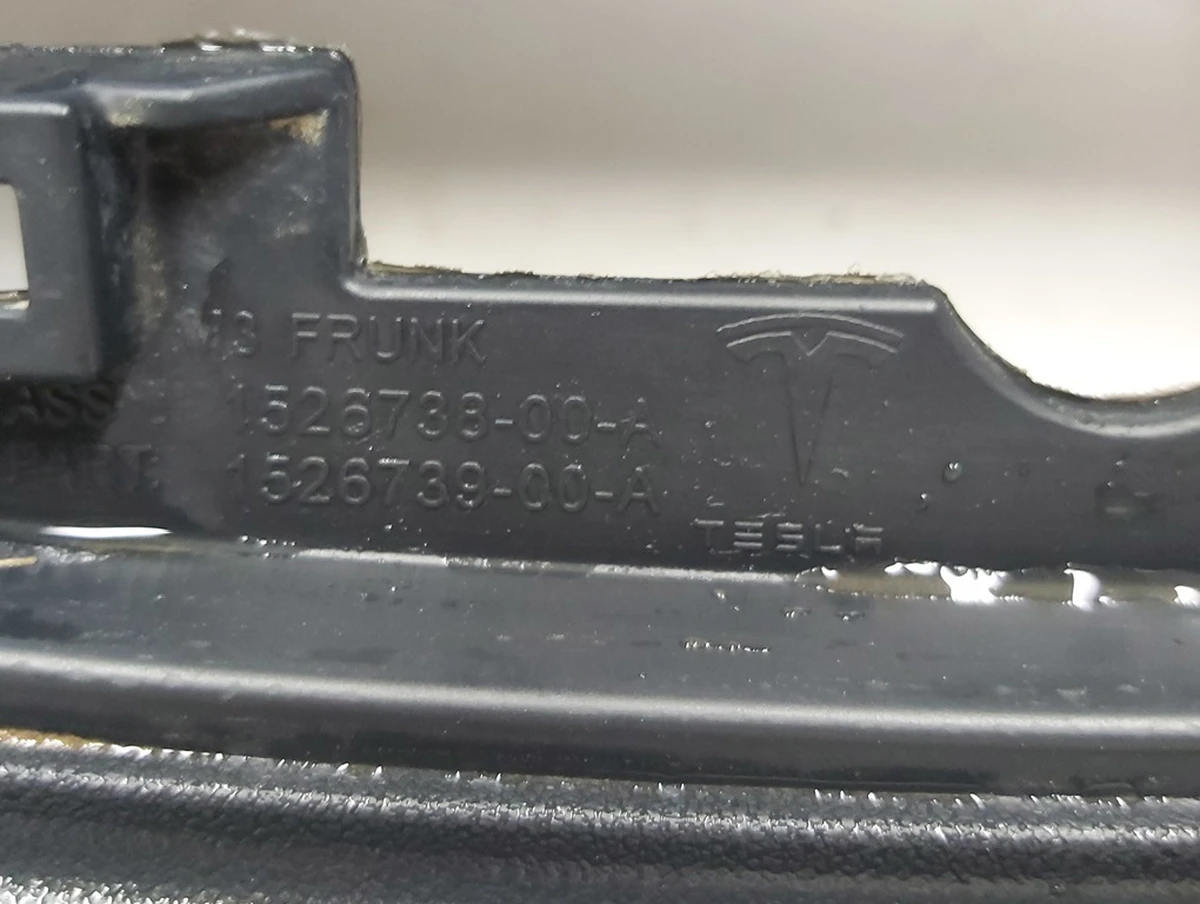 8 Бокс подкапотный (ванна) REST (2021) Tesla Model 3 1526738-00-B