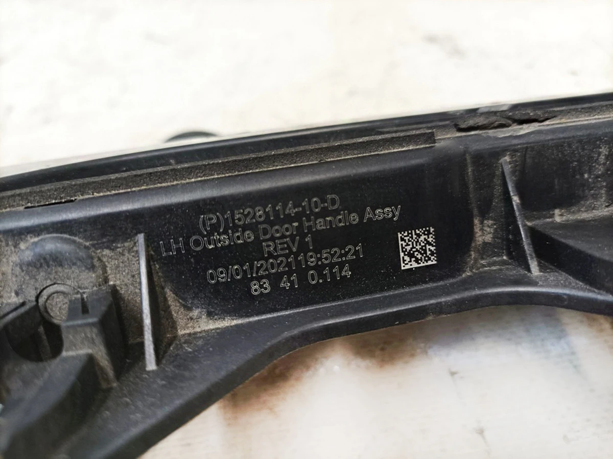 1 BLACK REV1 exterior front rear left handle mechanism with damage Tesla Model 3, Model Y 1528114-00-D