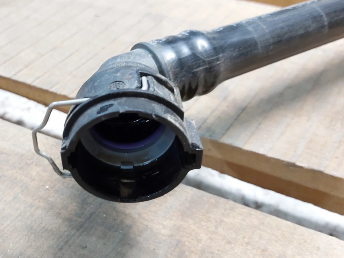 Патрубок системи охолодження основної батареї (RWD) Tesla model 3, model Y 1530123-00-A