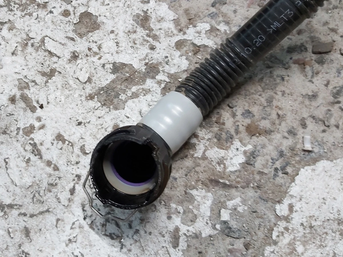 Патрубок системи охолодження основної батареї (RWD) Tesla model 3, model Y 1530123-00-A