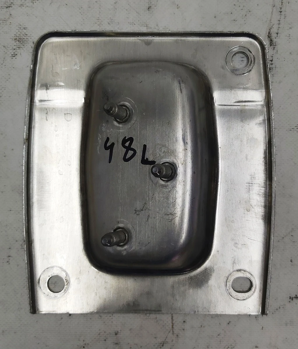 Кронштейн-спрямовуюча підсилювача заднього бампера ліва Tesla model 3 1095314-00-C