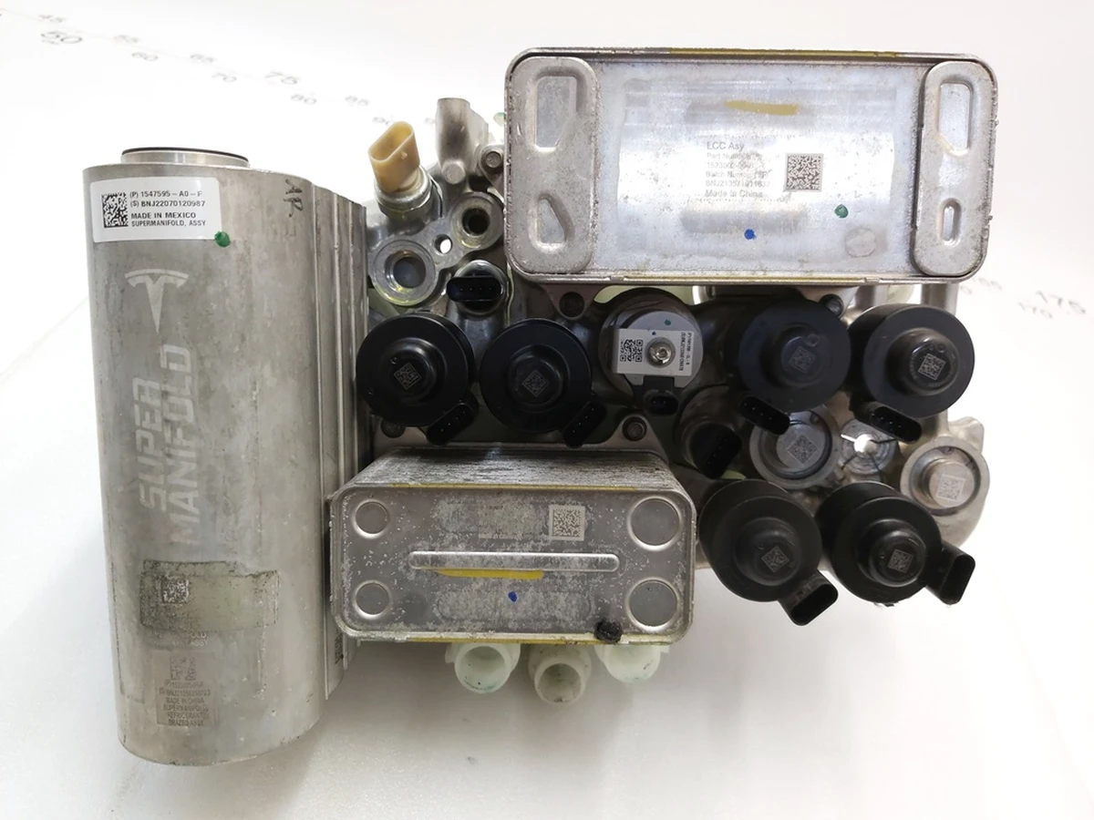 1 Тепловий насос у зборі без шлангів Tesla Model 3, Model Y 1547595-A0-F