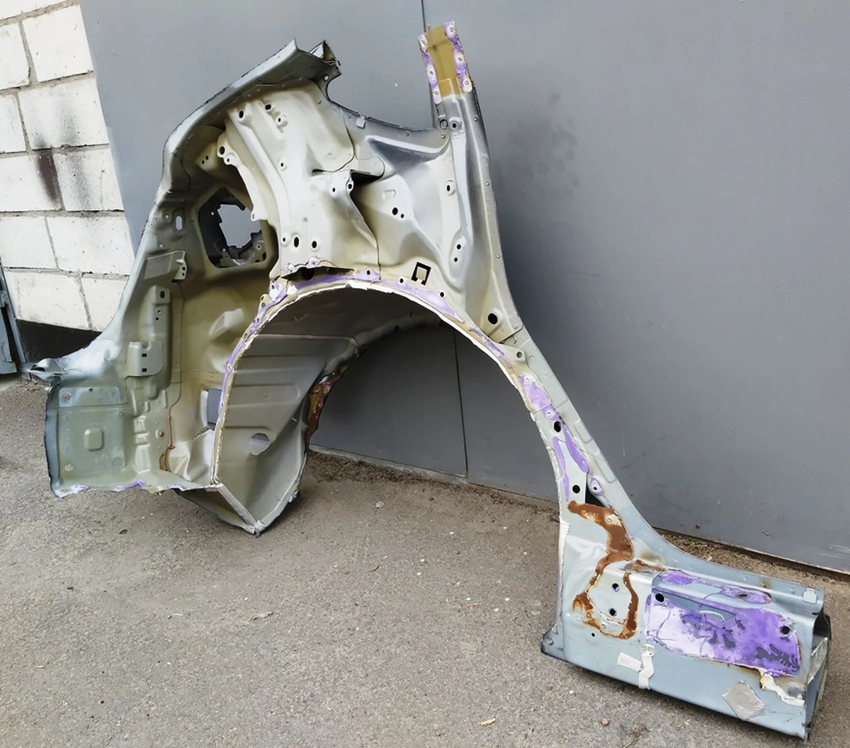 3 Четверть задняя левая крыло с фрагментами кузова PMNG с повреждением Tesla model Y 1549230-S0-A