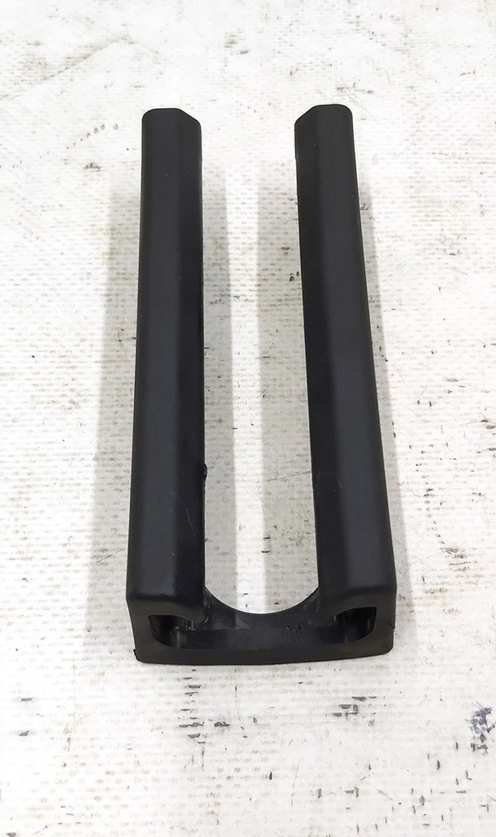 Заглушка салазки 1й ряд сидений левая правая Tesla Model 3, Model Y 1551555-00-C