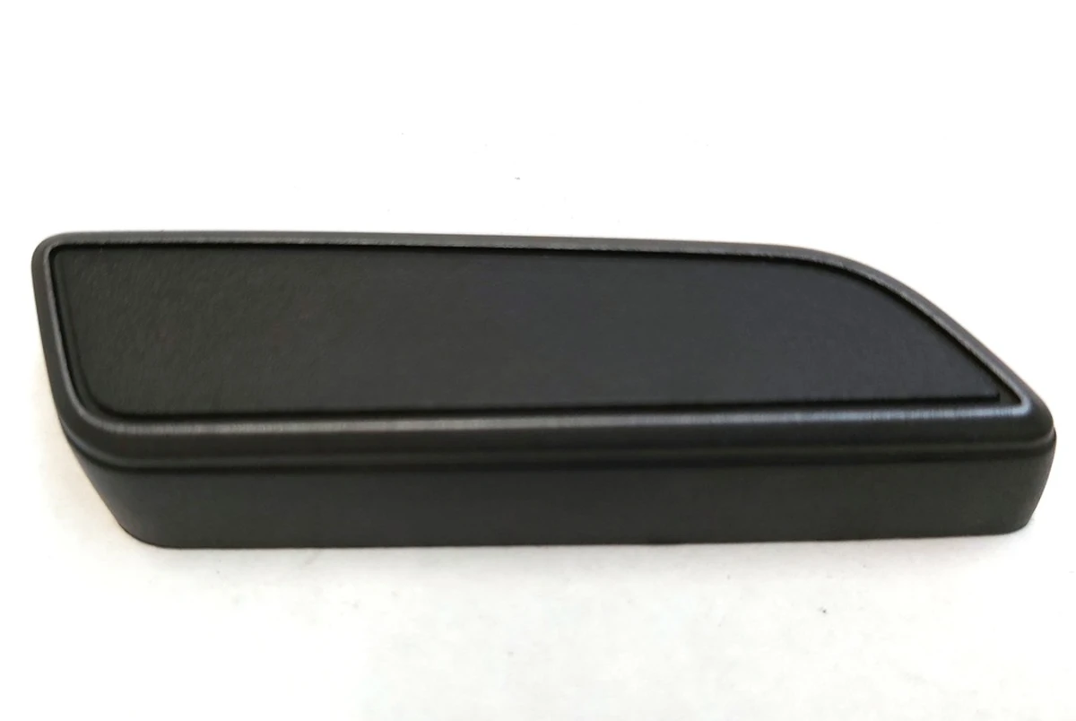 7 Кнопка регулировки положения нижней части пассажирского сиденья GRAPHITE Tesla model 3, model Y 1551846-01-A