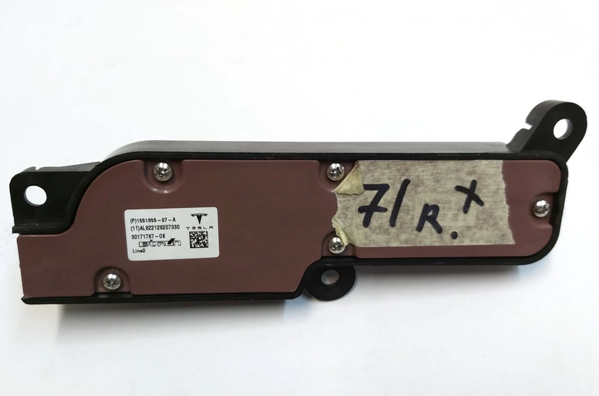 Блок регулювання положення пасажирського сидіння некондиція Tesla model Y 1551855-97-A