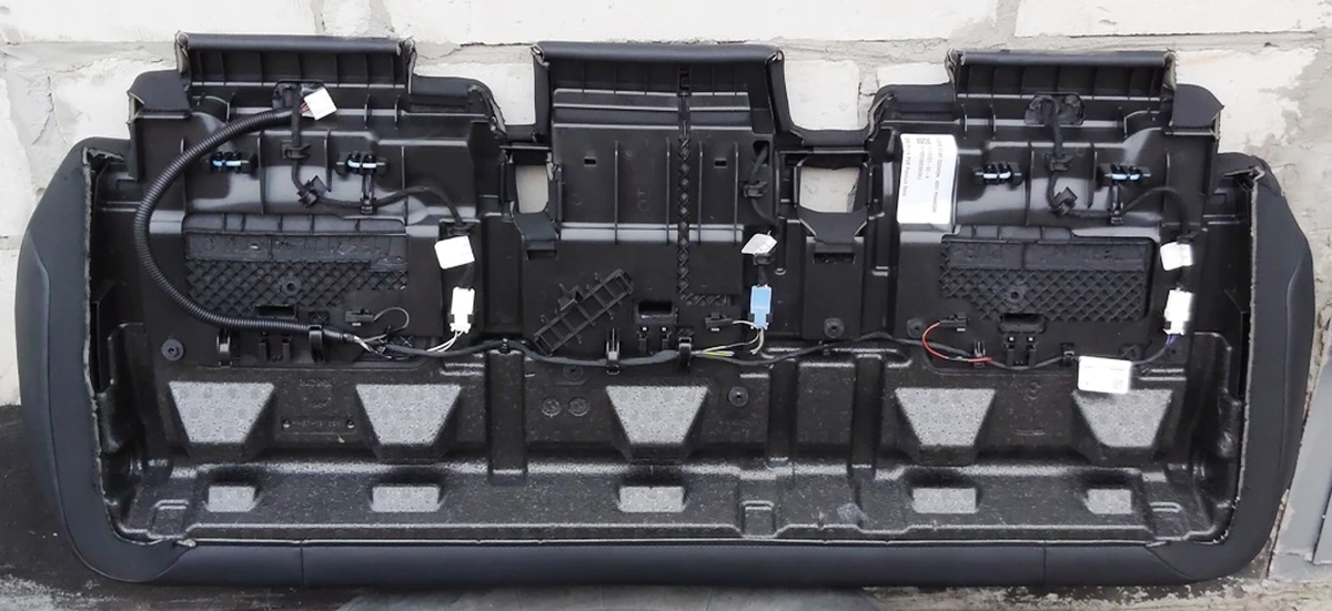 3 Диван другого ряду сидінь PUR BLK з підігрівом, без датчиків присутності Tesla Model Y 3907893-01-A