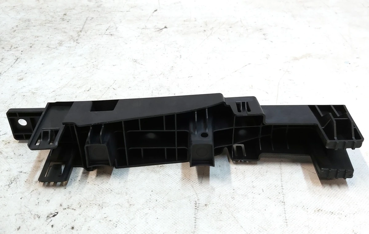 Кронштейн обшивки багажника правий TESLA model Y 1552221-00-B