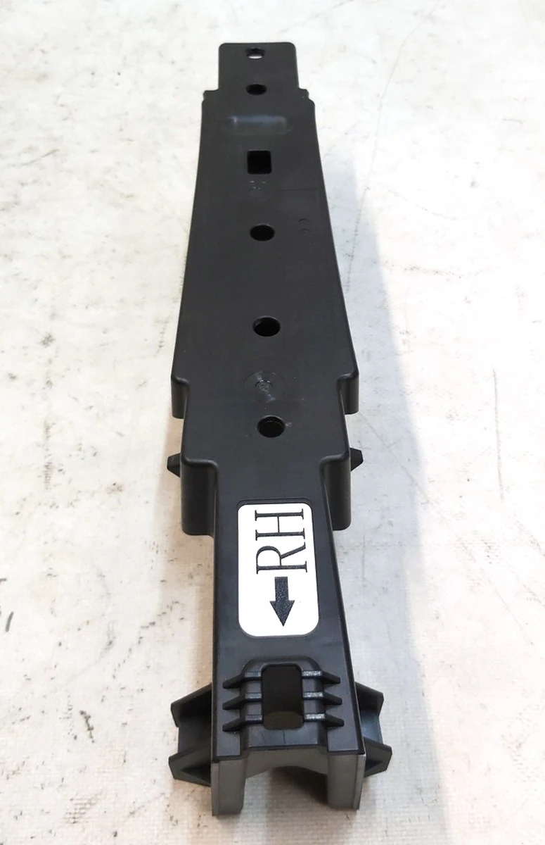 Кронштейн обшивки багажника правий TESLA model Y 1552221-00-B