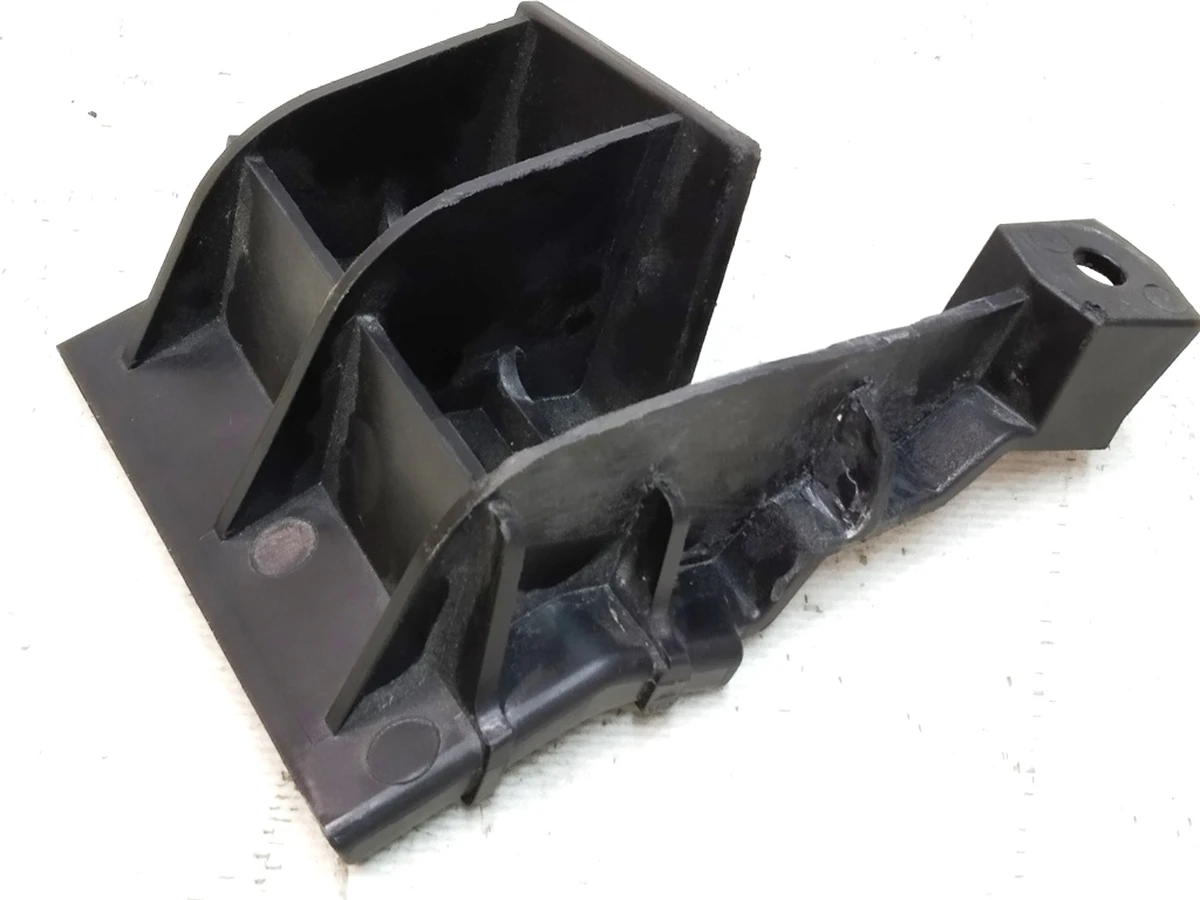 12 Кронштейн накладки порога лівий Tesla Model Y 1555376-00-C