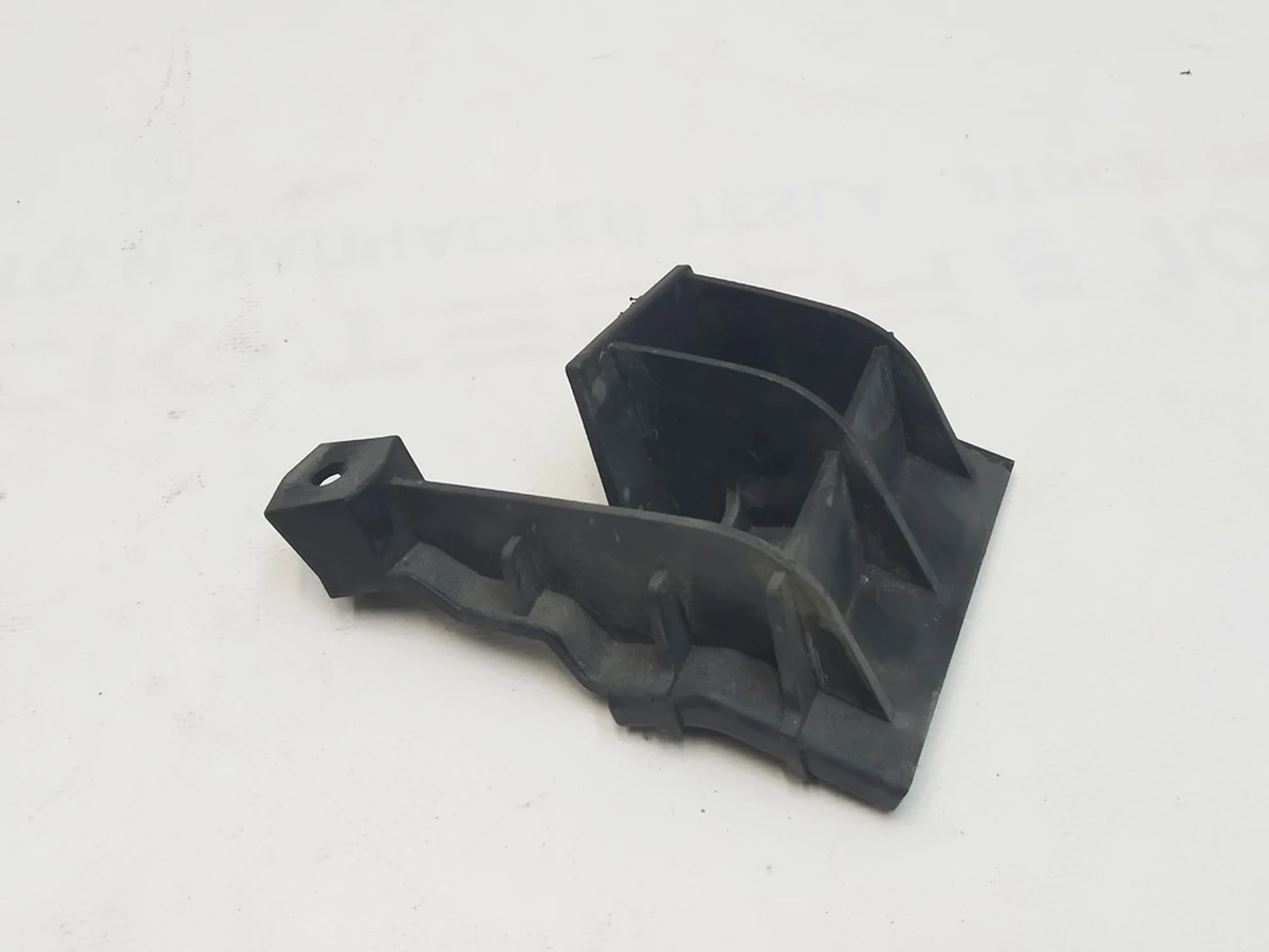 13 Кронштейн накладки порога правий Tesla Model Y 1555377-00-C