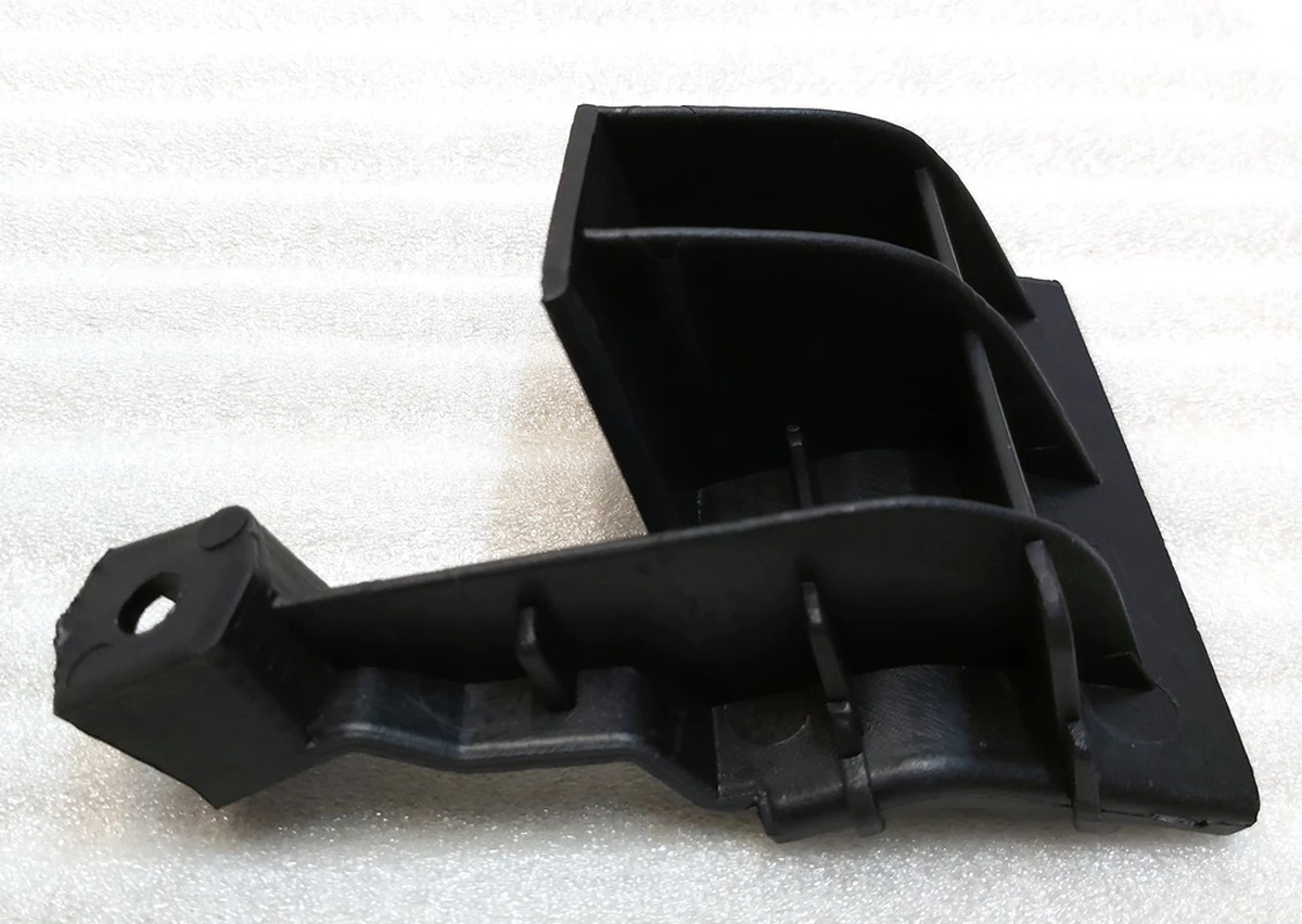 Кронштейн накладки порога правий Tesla Model Y 1555377-00-C