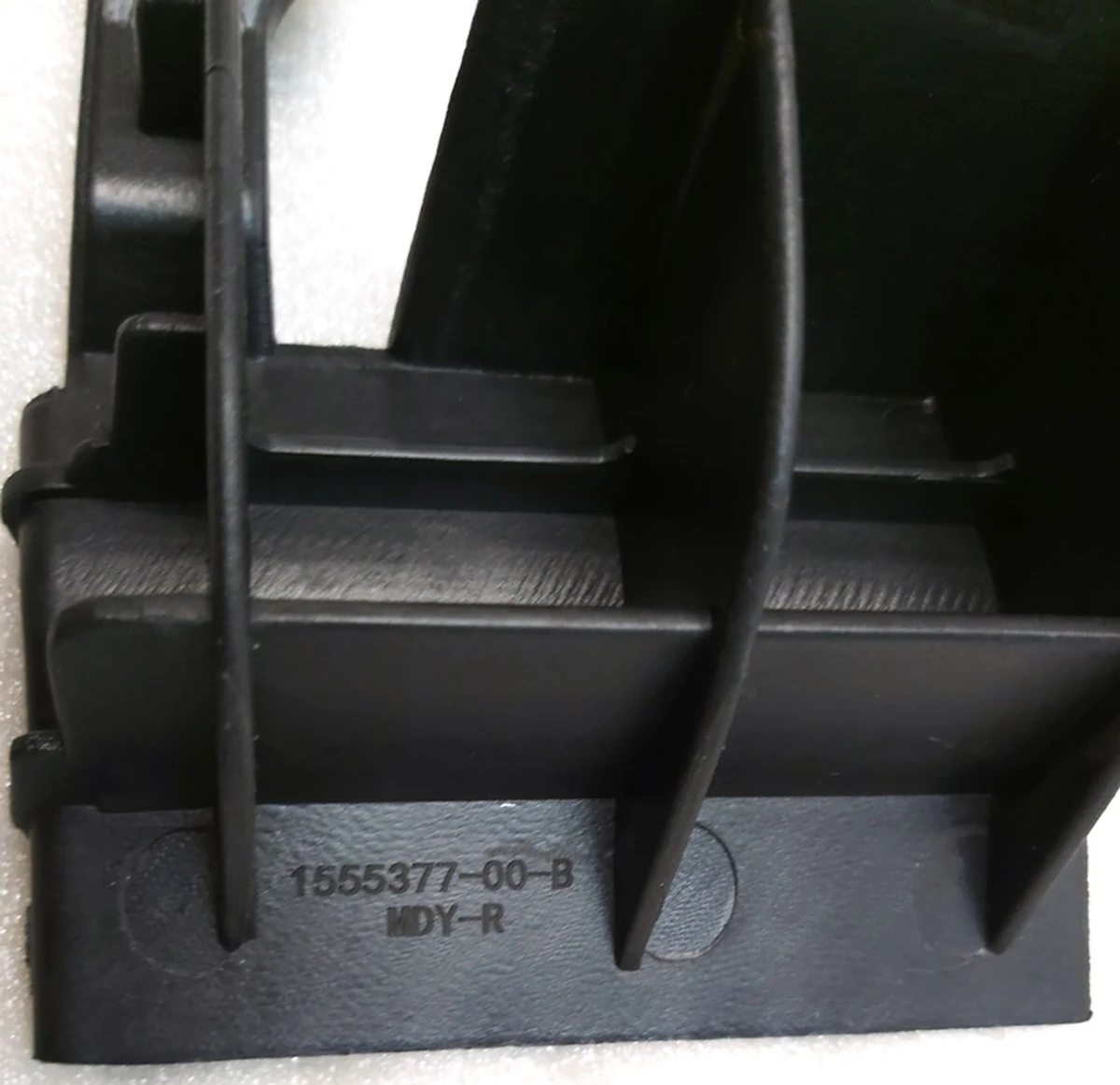 Кронштейн накладки порога правий Tesla Model Y 1555377-00-C