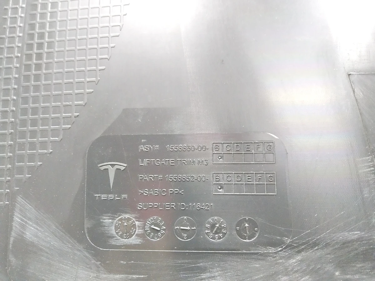 1 Карта крышки багажника под замок с электро дотяжкой Tesla model 3 1558860-00-C