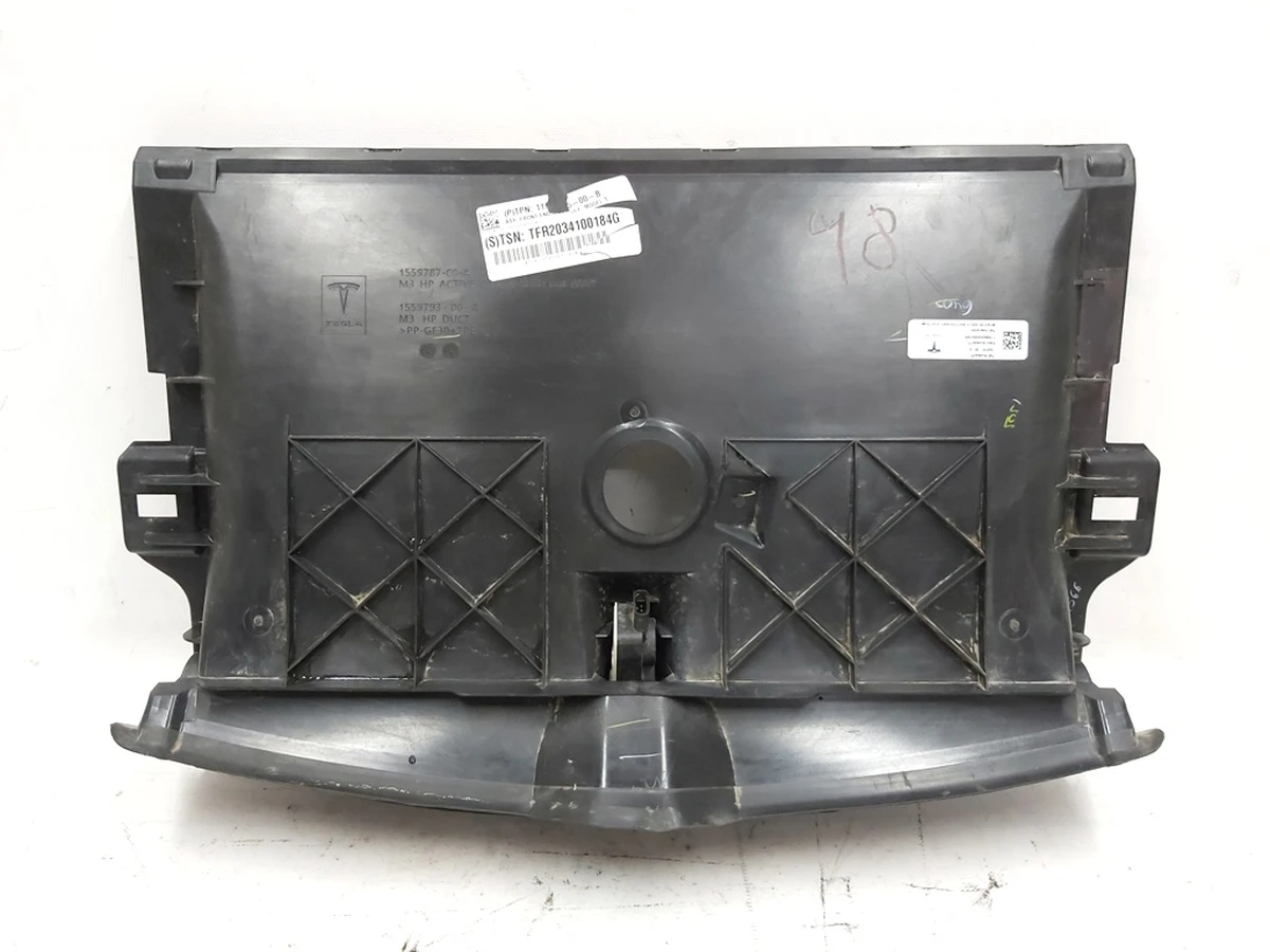 1 Люверс центральний в зборі Tesla model 3 1559787-00-A