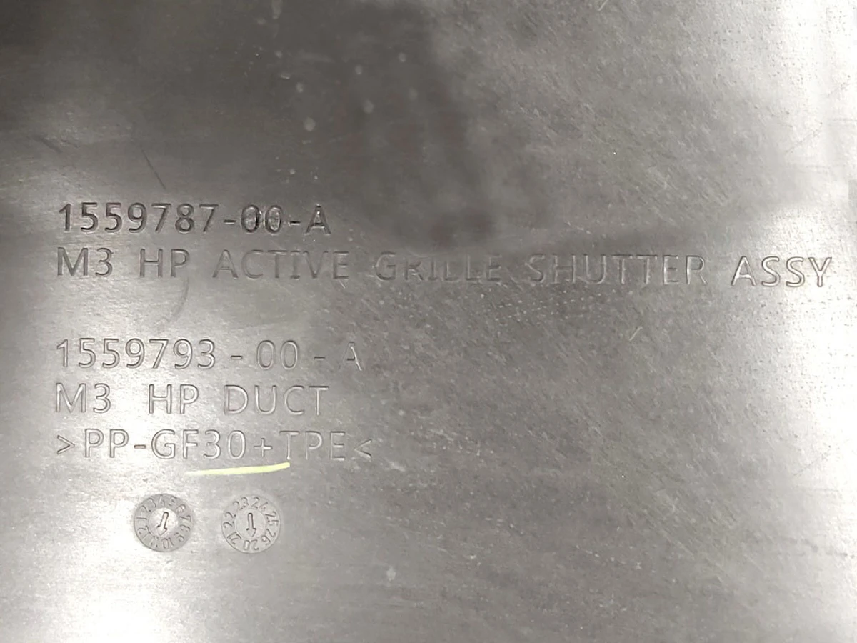 1 Люверс центральний в зборі Tesla model 3 1559787-00-A