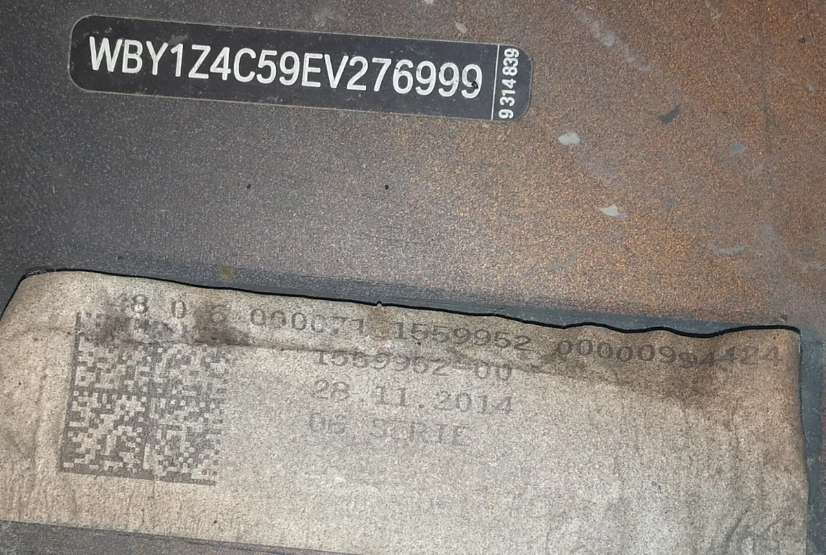 Крило заднє ліве (пластик) B78 (Solar Orange Metallic) (з пошкодженням) в зборі BMW i3 51137375163