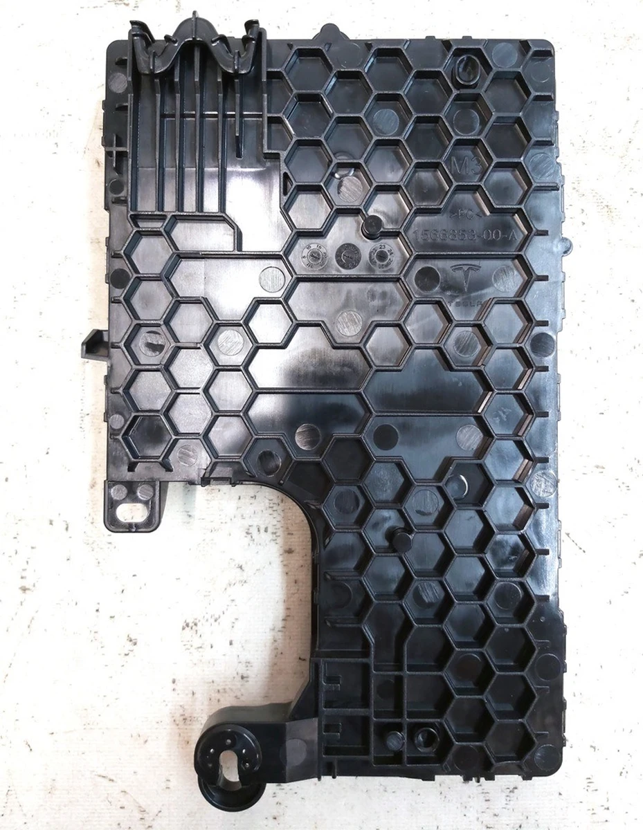 4 Боди контроллер правой стороны Tesla Model 3 1567454-00-B