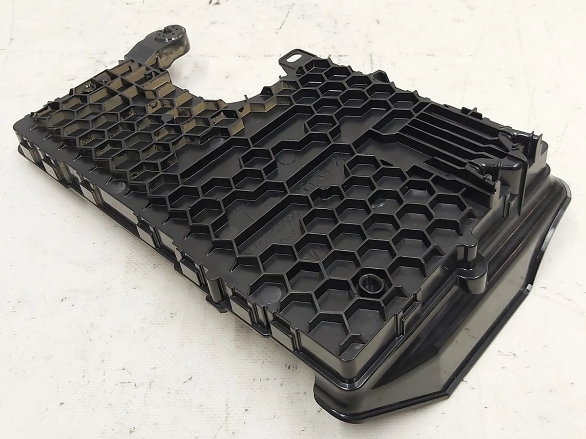 Боді контролер правого боку Tesla model 3 1567454-00-B