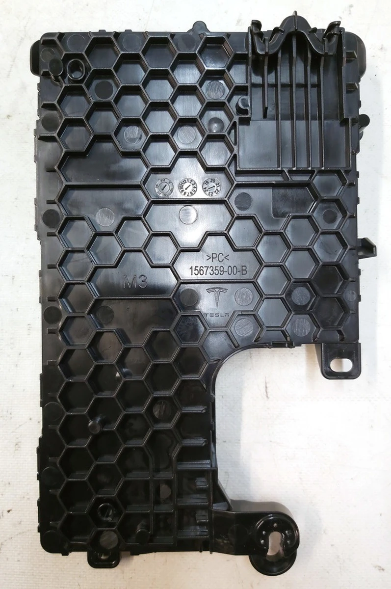 Боди контроллер левой стороны Tesla model 3 1567455-00-C