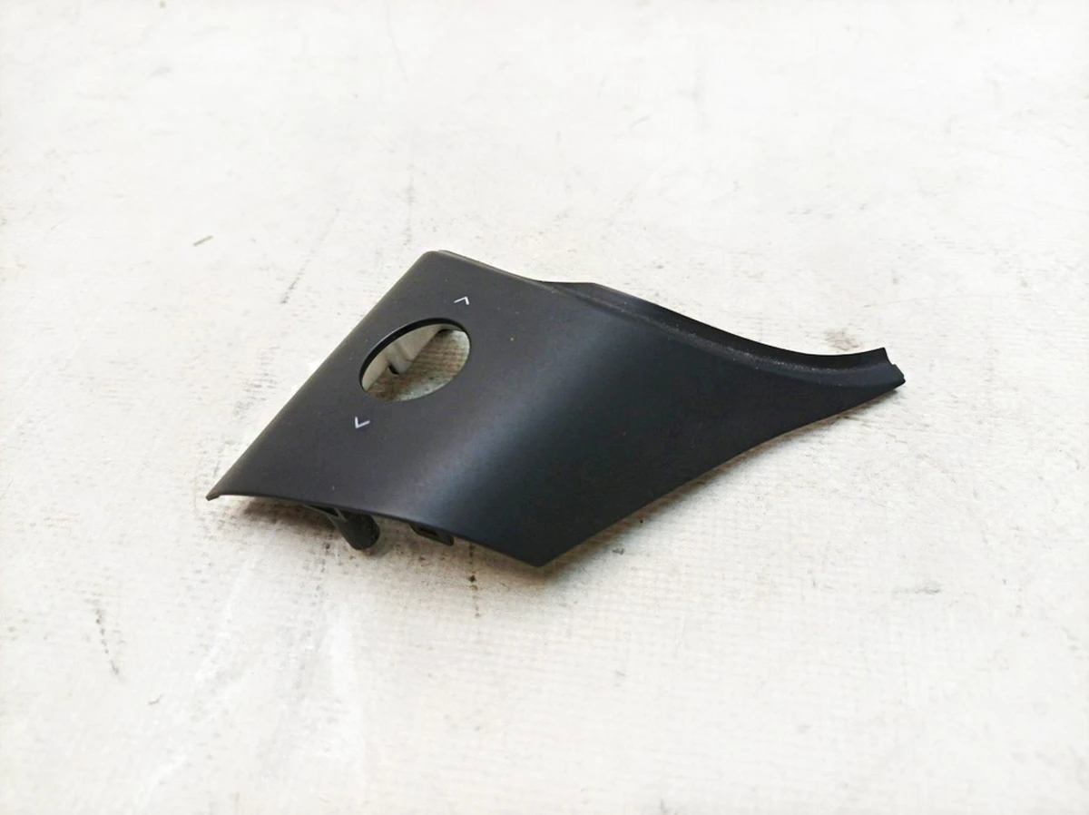 5 Накладка джойстика управления мультимедиа (на руле) левая Tesla model 3 1583976-00-A