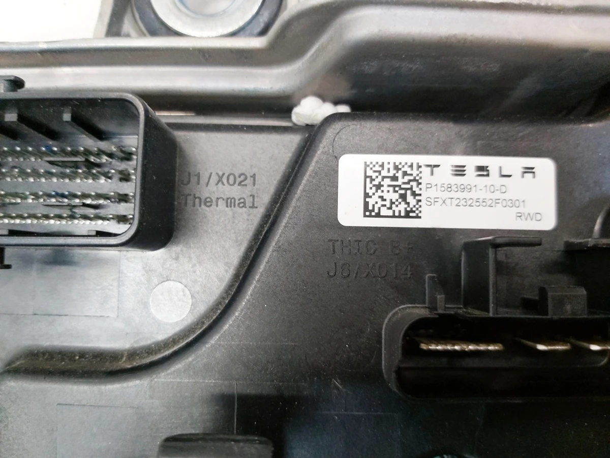 1 ASSEMBLY - FRONT VEHICLE CONTROLLER GENERATION 3.1 complete with Radiator, Cover, and Bolts for Tesla Model 3, Model Y 1583991-10-D