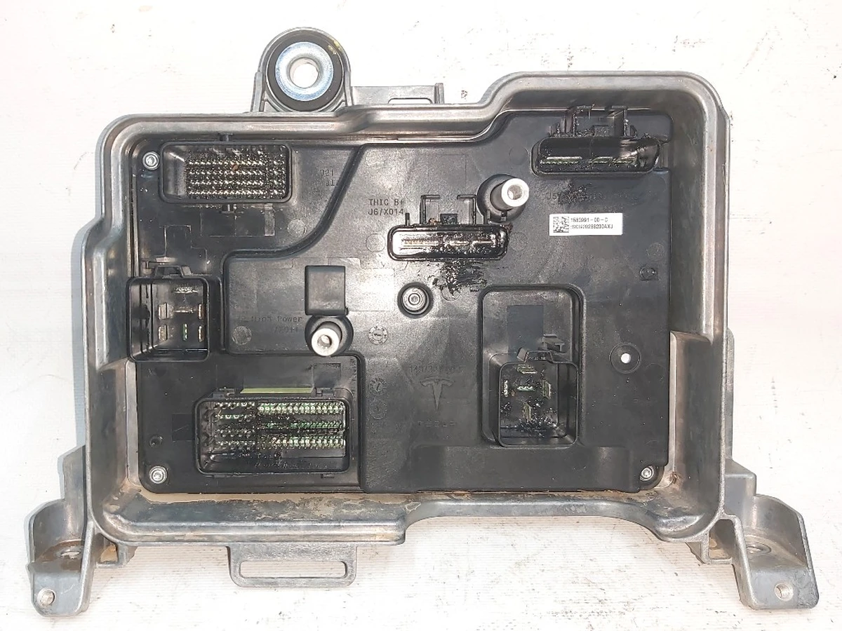 1 Боди контроллер передний в сборе с радиатором охлаждения GEN 3 Tesla Model 3, Model Y 1583991-00-C