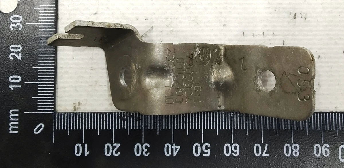 Bracket for fastening pipes of the fuel supply system BMW i3 16117303924