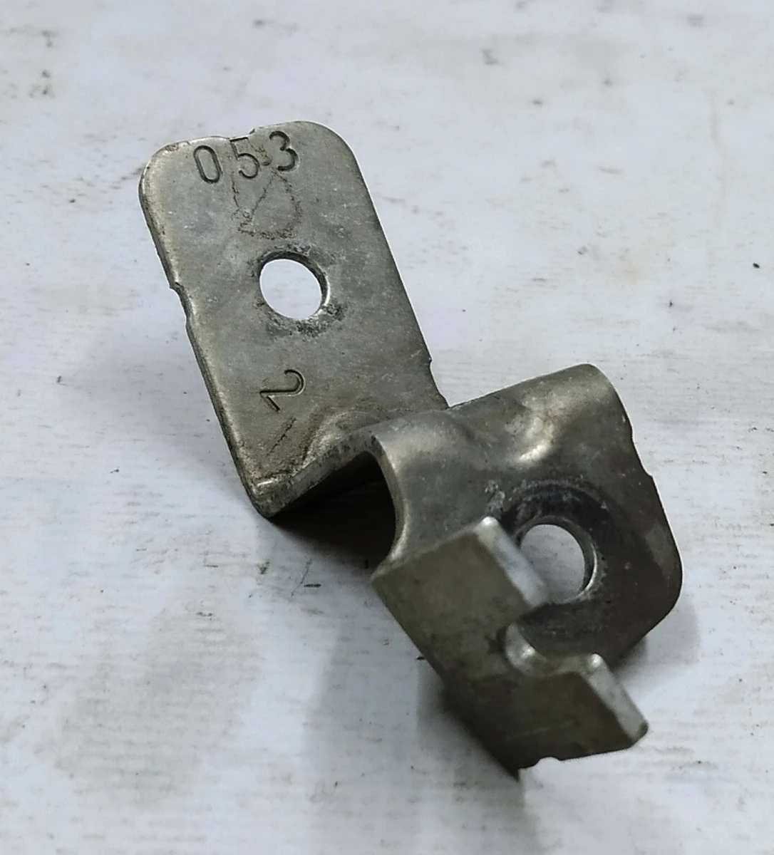 Bracket for fastening pipes of the fuel supply system BMW i3 16117303924