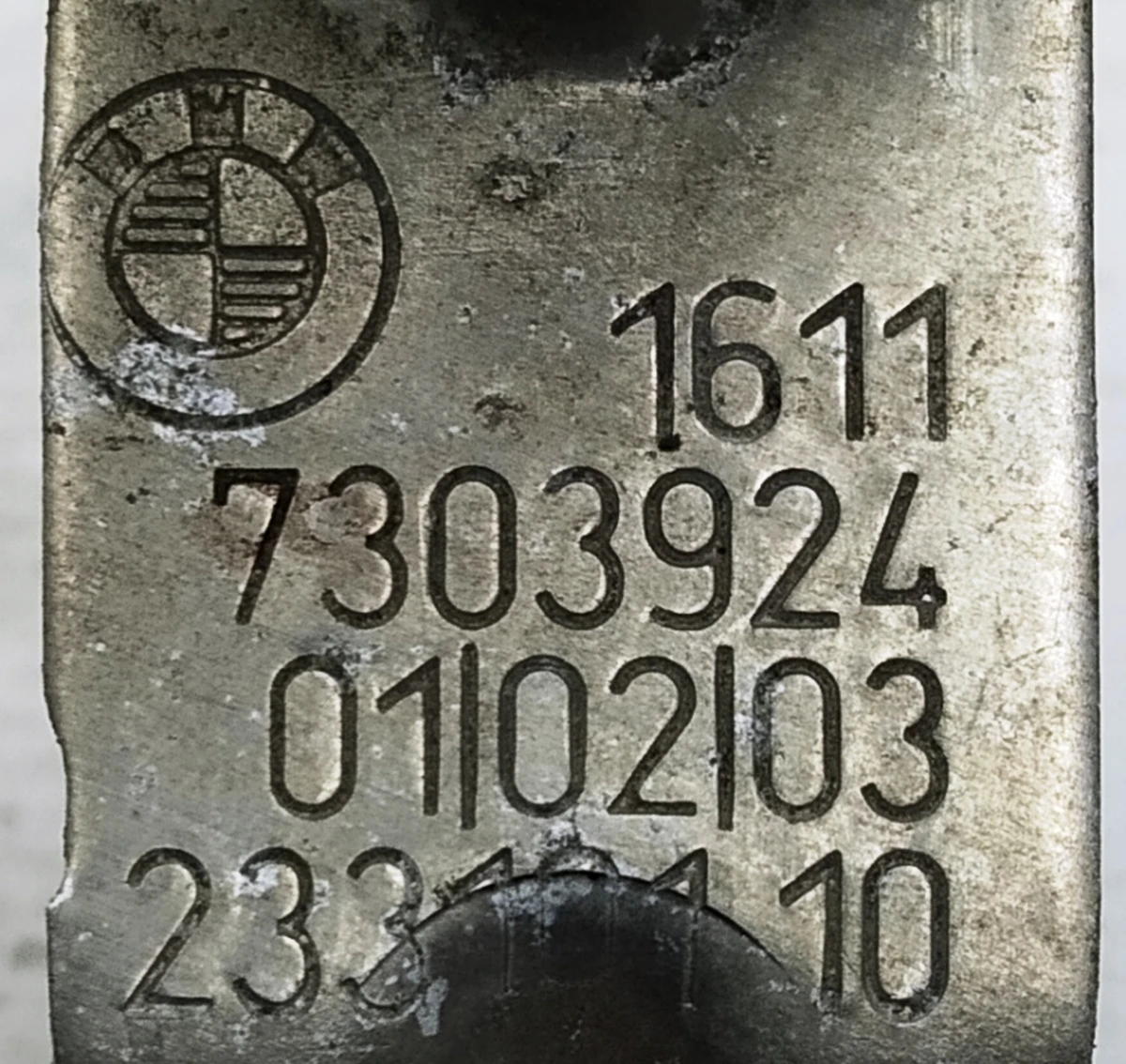 Bracket for fastening pipes of the fuel supply system BMW i3 16117303924