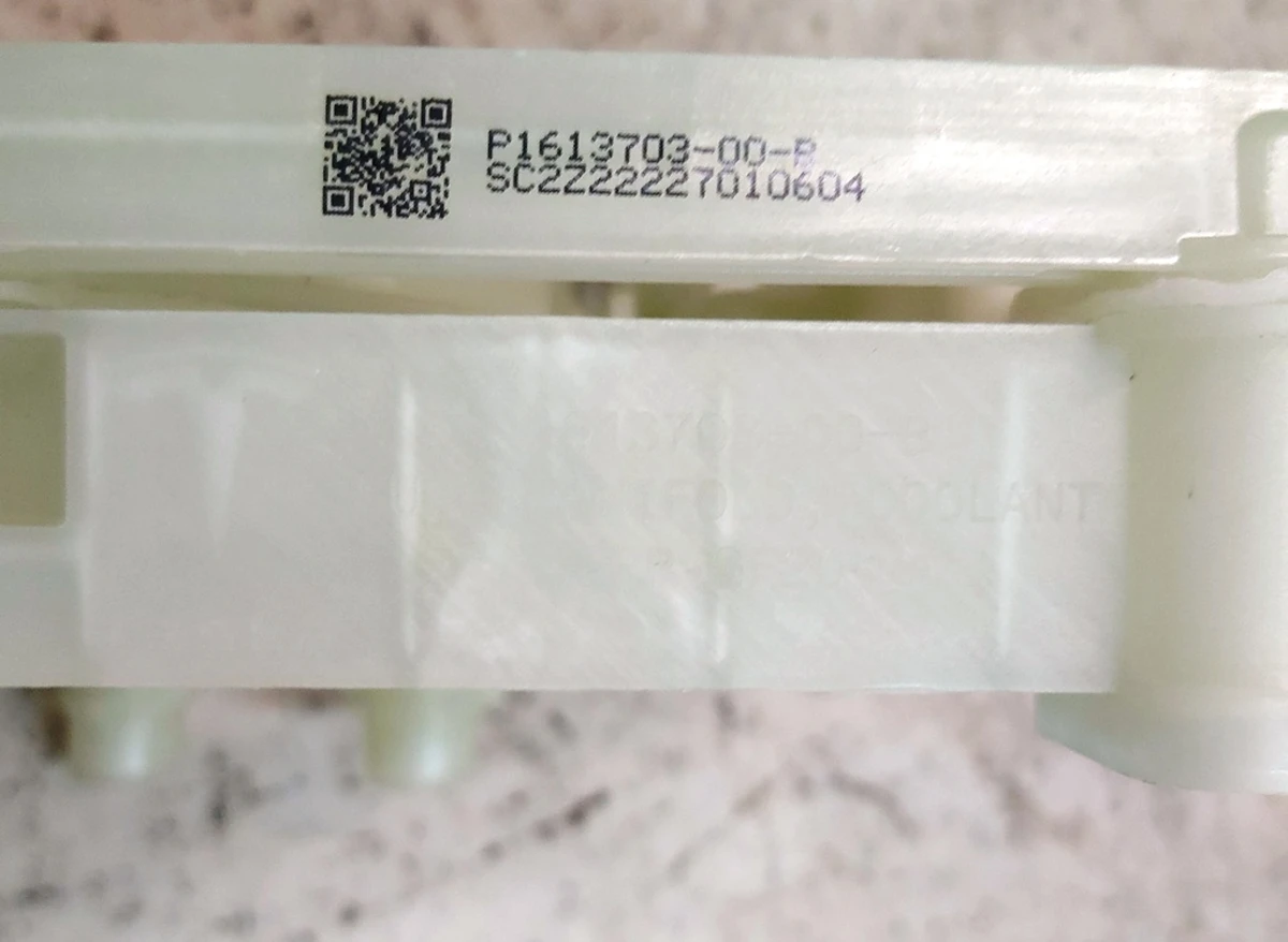 1 Бачок (магистраль) теплового насоса Tesla Model 3, Model 3 Jan 2024, Model Y 1547595-00-E