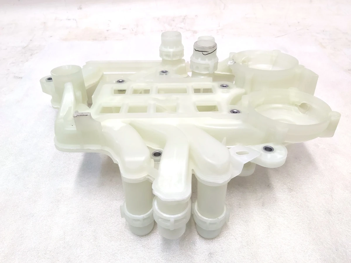 1 Бачок (магистраль) теплового насоса Tesla Model 3, Model 3 Jan 2024, Model Y 1547595-00-E