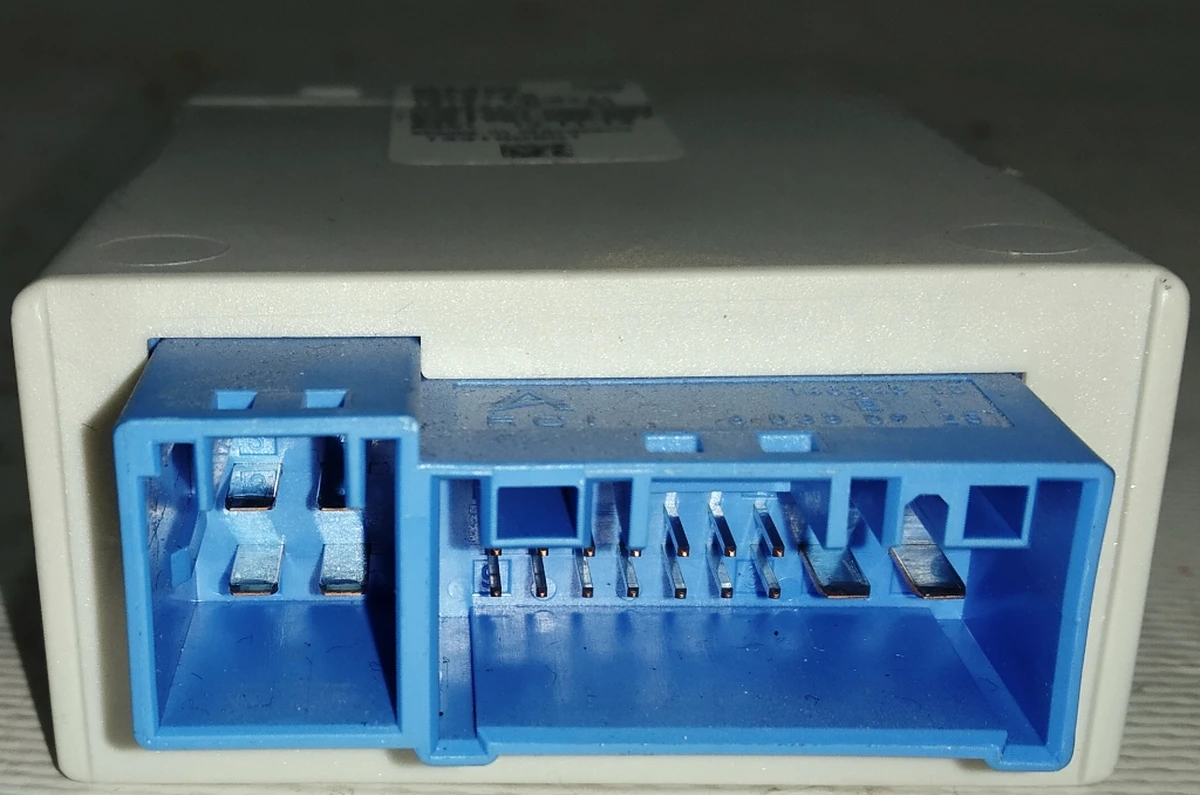 ЕБУ тиском паливного насоса BMW i3 16147401905