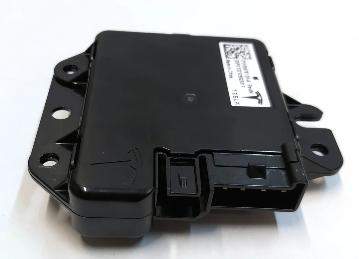 12 USB HUB центральної консолі передній Tesla model Y 1656787-30-A