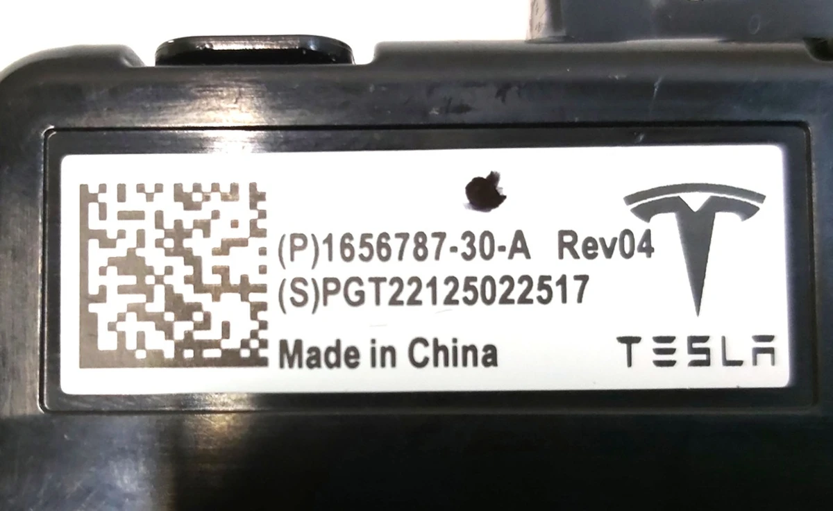 12 USB HUB центральної консолі передній Tesla model Y 1656787-30-A