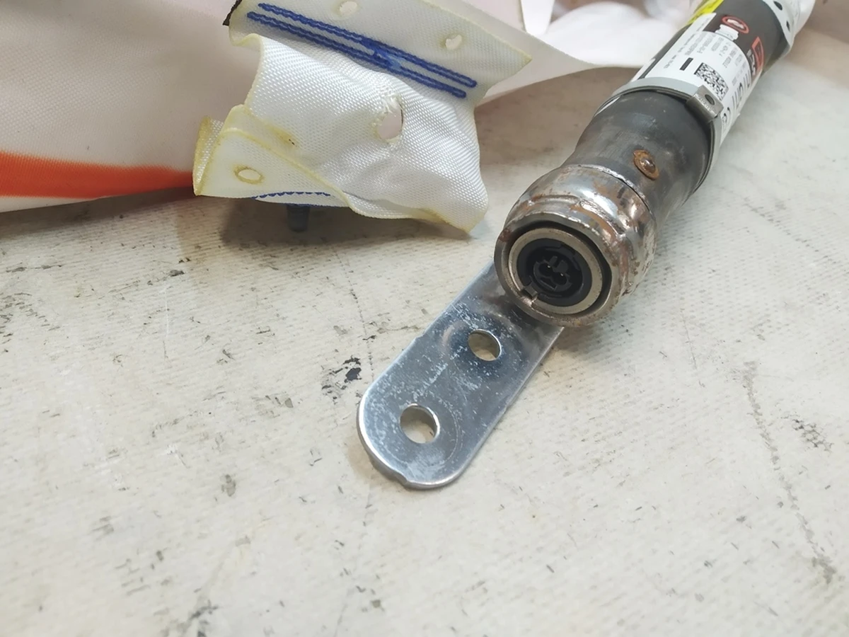 2 Подушка безпеки бокова права (шторка) (під відновлення) Tesla model Y 1675066-00-B